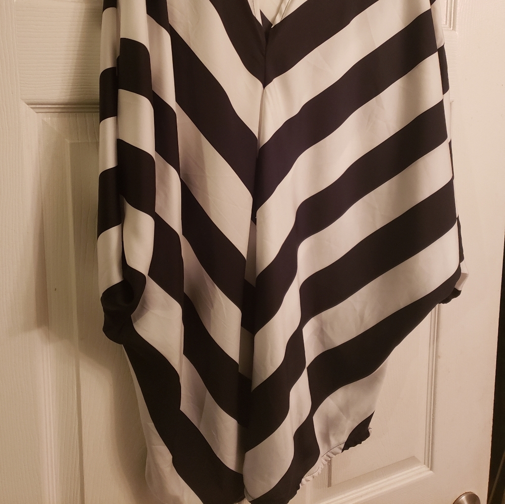 Beautiful blouse - Picture 3 of 3